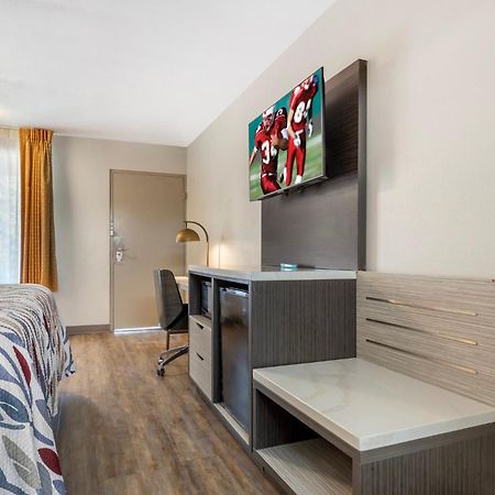 Red Roof Inn Дън Екстериор снимка