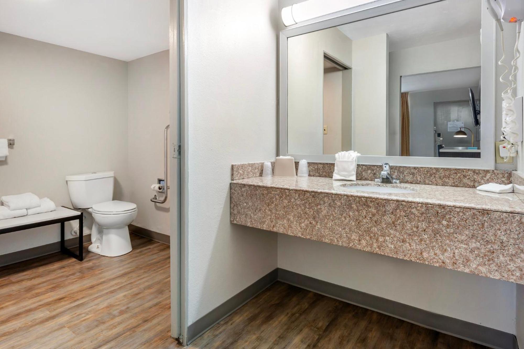 Red Roof Inn Дън Екстериор снимка