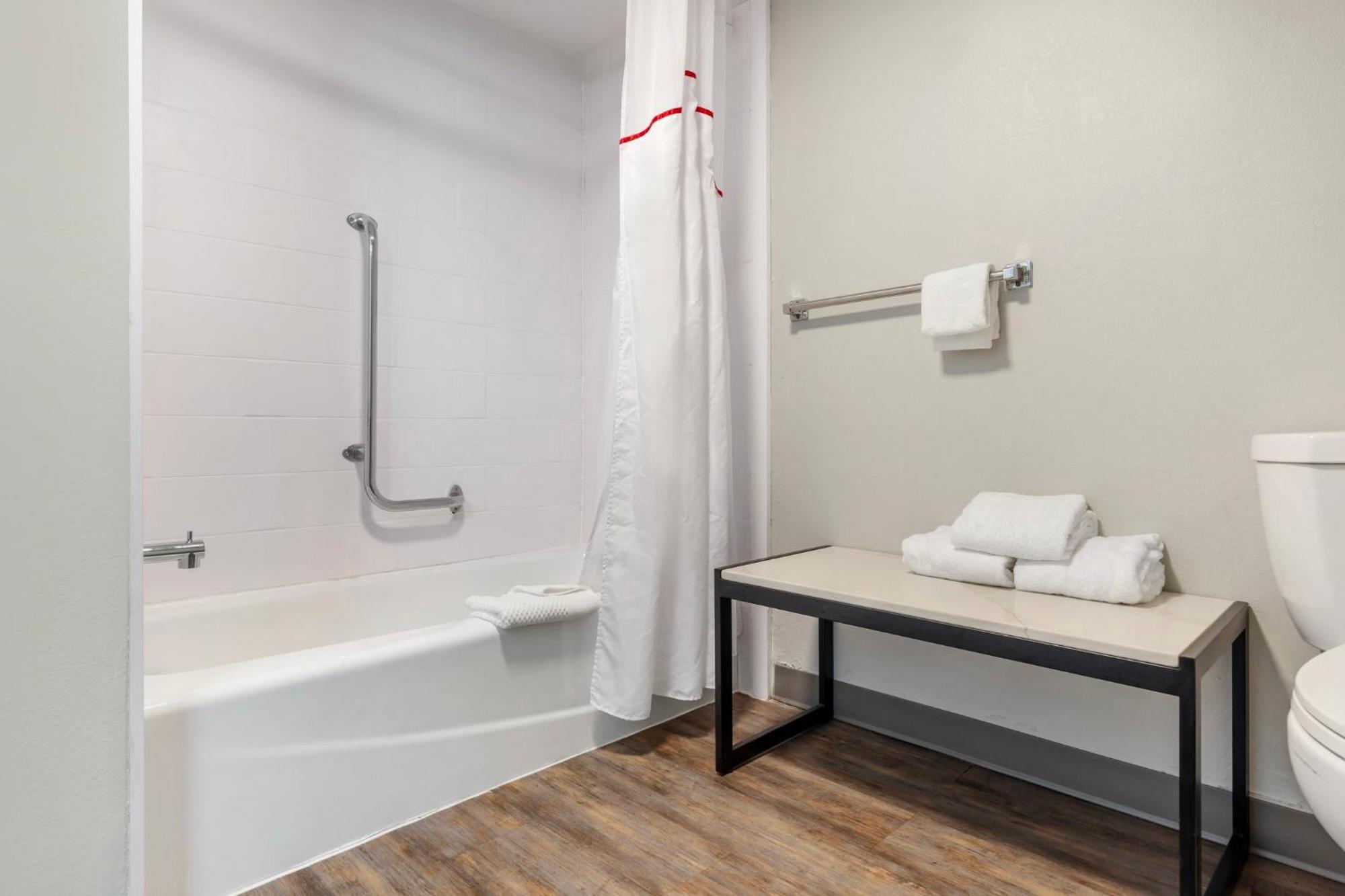 Red Roof Inn Дън Екстериор снимка